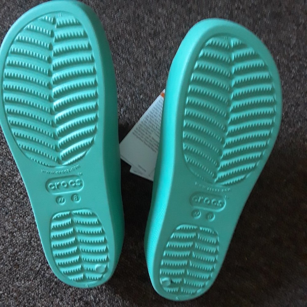 Crocs / New - Picture 2 of 2